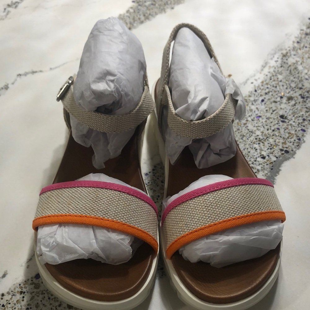 Brand new Sophie 17 sandals for girls size 3M. Very flexible and comfortable